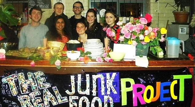 GRAN BRETAGNA, ECCO IL BAR CHE SERVE PRODOTTI “DI SCARTO”